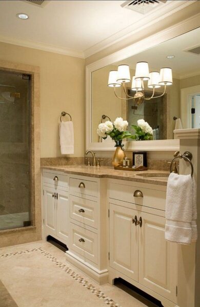 Cream-colored bathroom walls