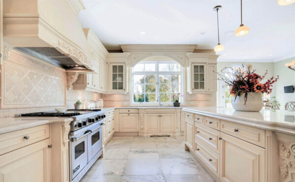 kitchen-cream-colored-walls-29