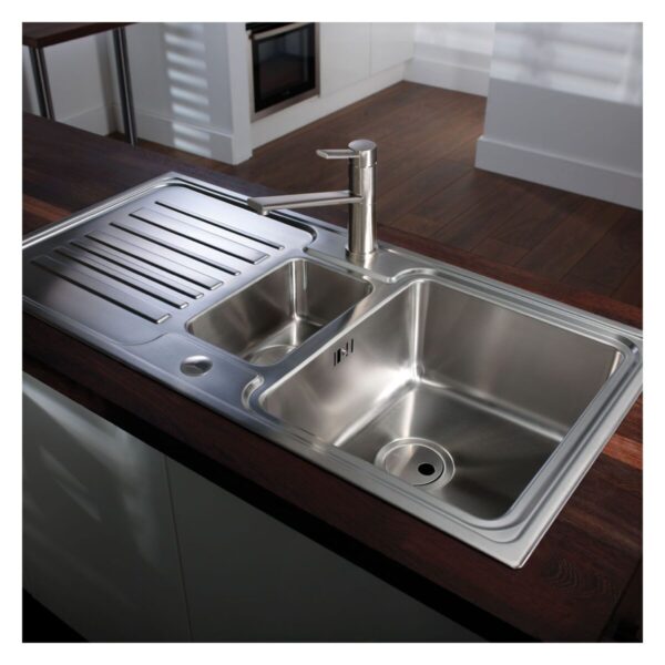 Stainless steel sink: why choose it and how to keep it perfect over time