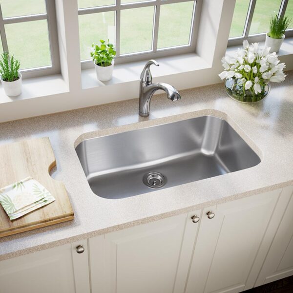 Stainless steel sink: why choose it and how to keep it perfect over time