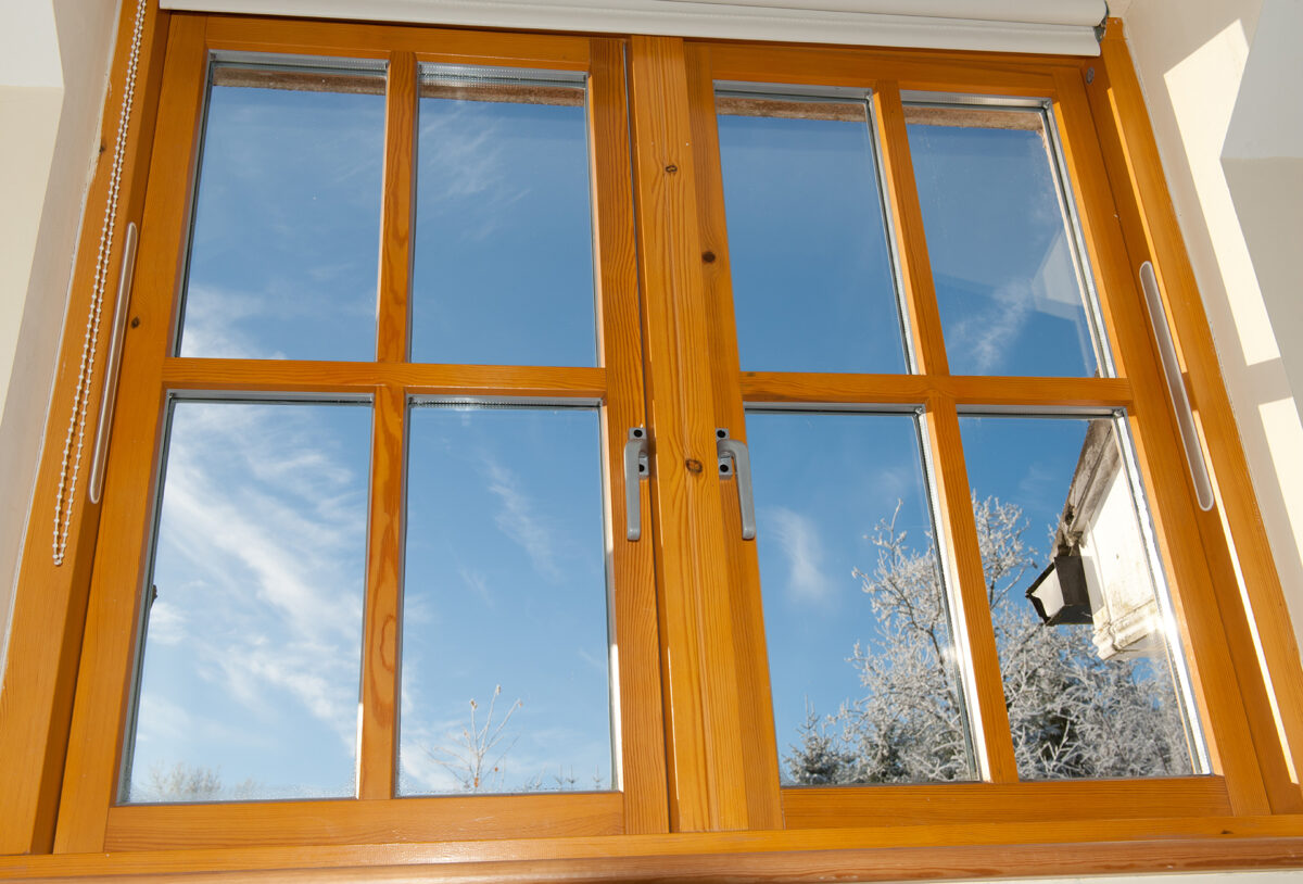 clean wooden windows 2