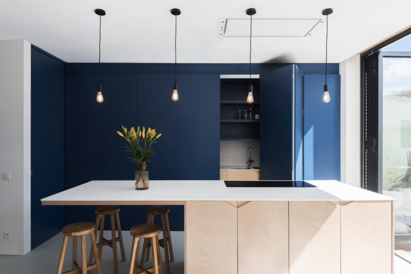 Midnight blue: the most spectacular combinations for furniture