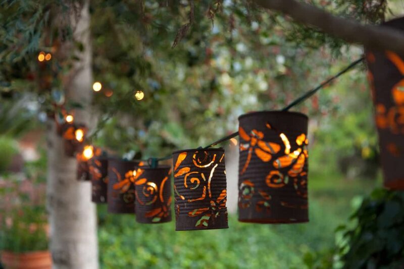 2-do-it-yourself-garden-lanterns-1