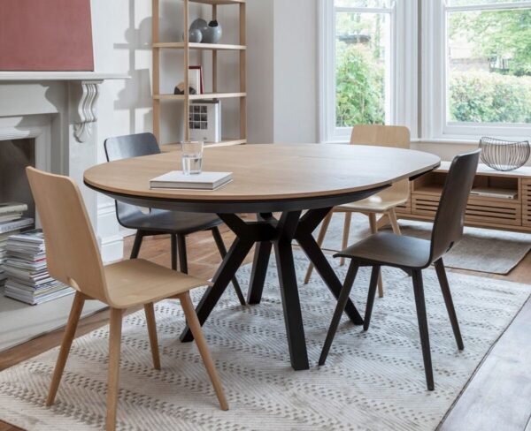 round-extendable-wooden-table