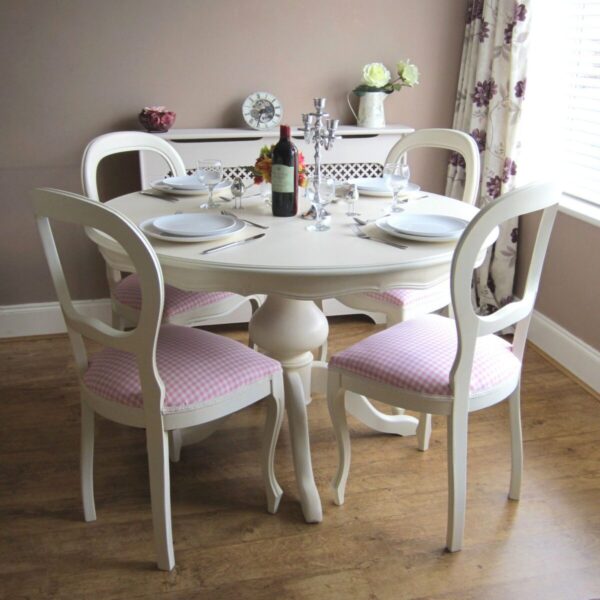 round-shabby-dining-table