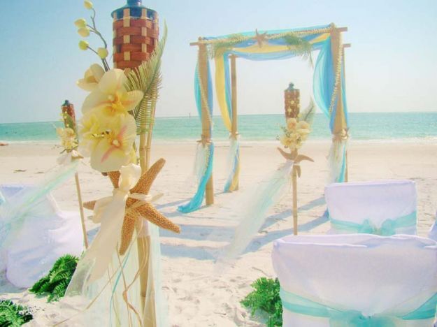 The perfect decorative items for a beach wedding