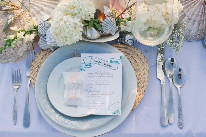 Table decorations for the day of the yes by the sea