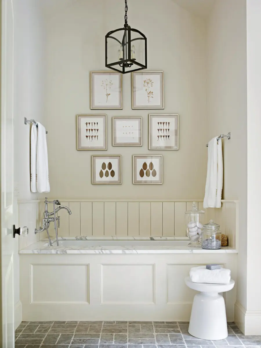 bathroom-walls-ivory-monochromatic