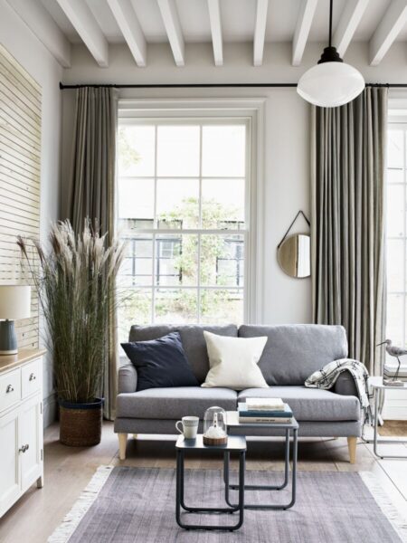 Living room with white walls: creative and trendy inspirations