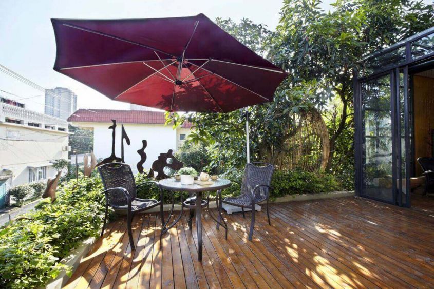 roof garden table umbrella