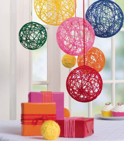 do-it-yourself-chandeliers-balls-of-wool