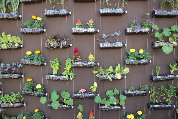 furnishing-the-balcony-with-recycling (15)