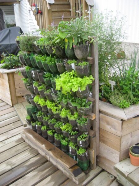 furnishing-the-balcony-with-recycling (14)