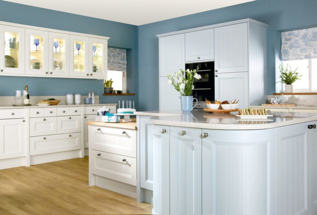kitchen cabinet color for blue walla