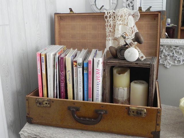 recycle-suitcase-bookcase