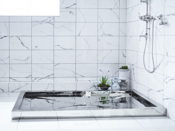 Marble shower tray: practical, resistant and elegant