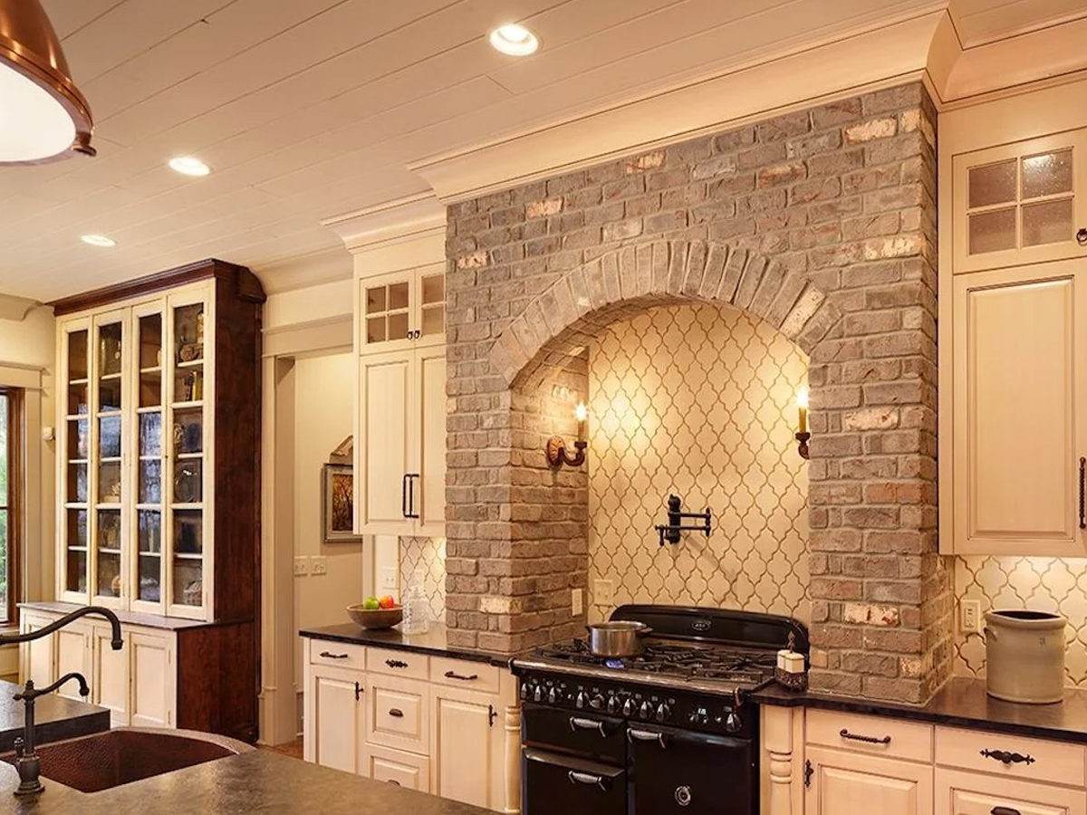 Kitchen with sand-colored walls: solutions for all styles