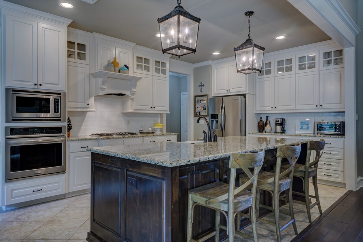 Modern white kitchen: ideas and inspirations for a bright environment