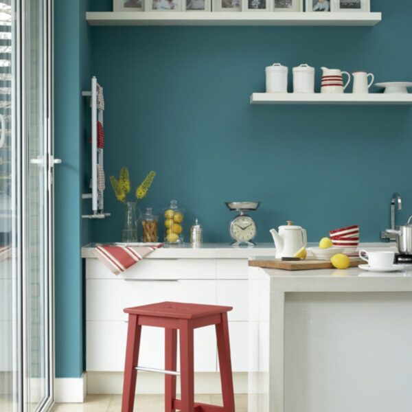 Turquoise kitchen walls: the best combinations