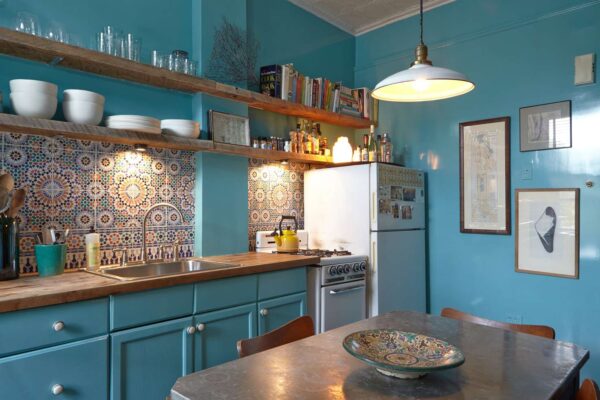 Turquoise kitchen walls: the best combinations