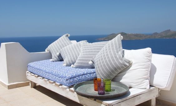 how to decorate a balcony overlooking the sea