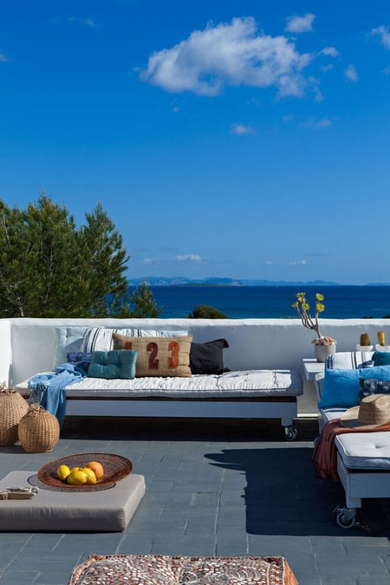 furnished terrace overlooking the sea