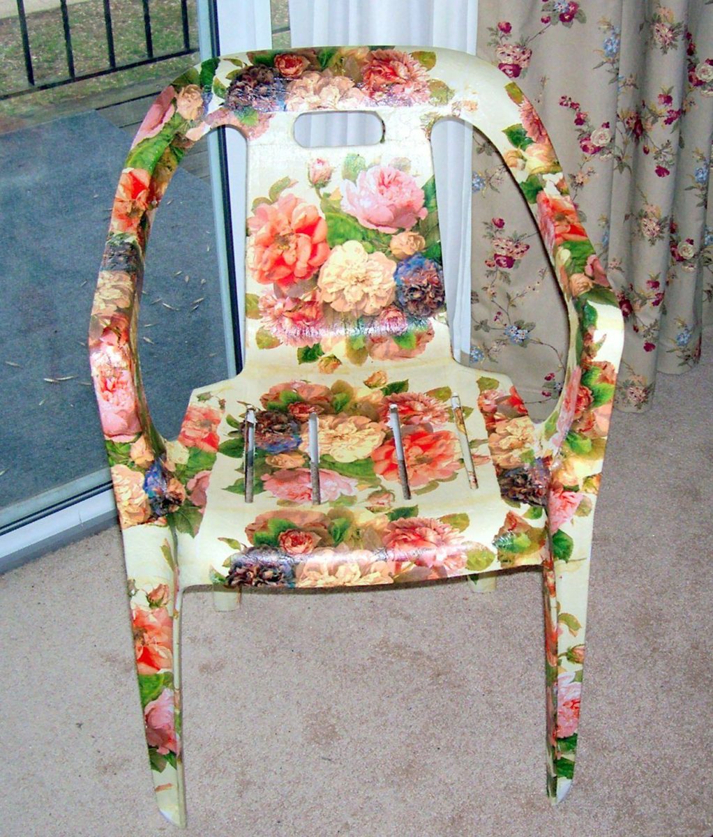 embellish-chairs-plastic-decoupage