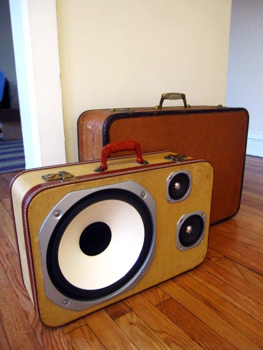 recycle-suitcase-speaker-stereo