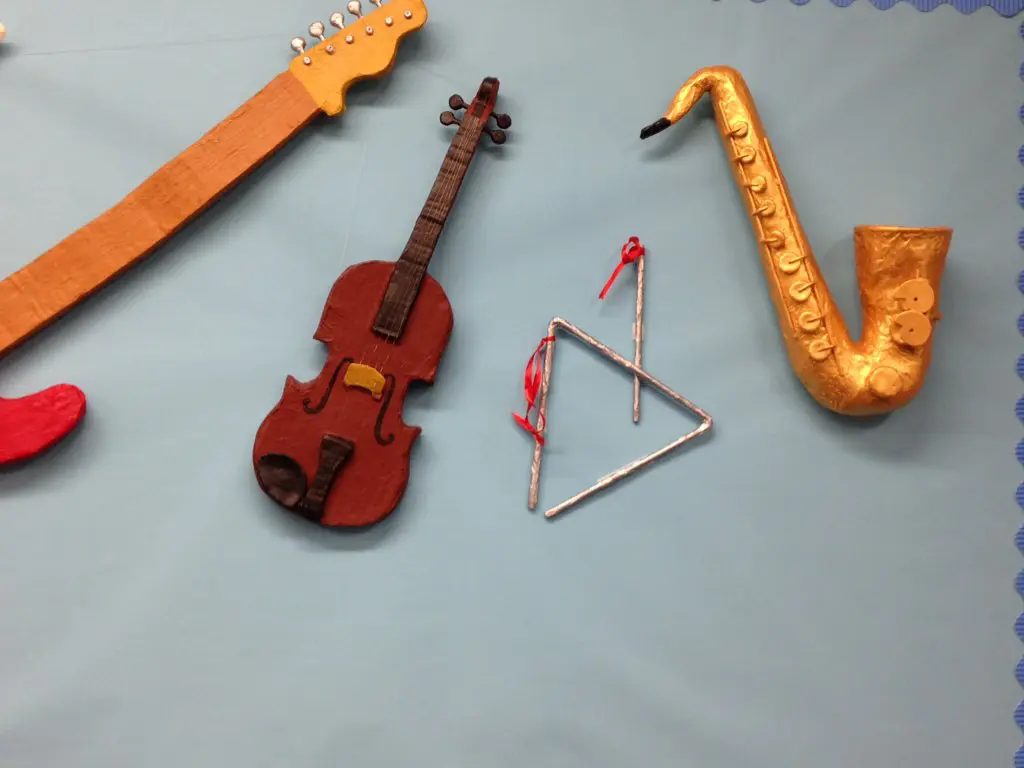 musical-instrument-recycle-toys