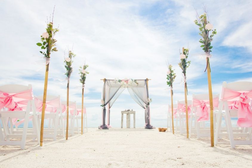 Beach wedding: the ceremony