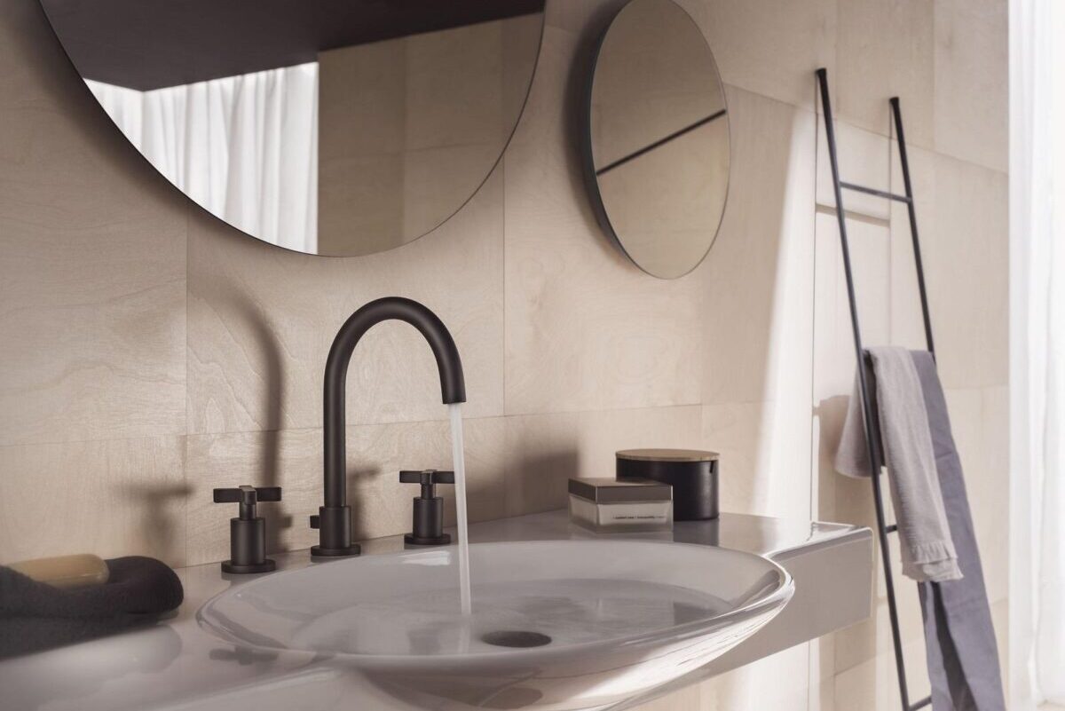 Black faucets: design ideas