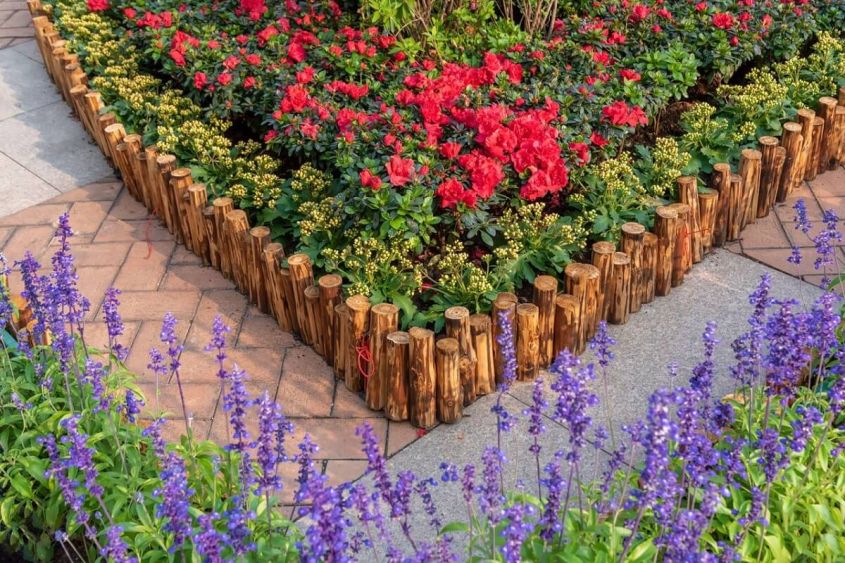 Borders for wooden flowerbeds