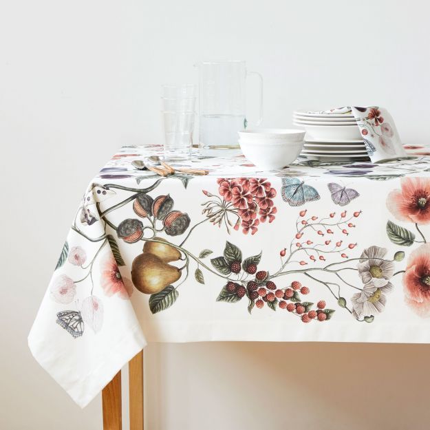 tablecloth with fruit