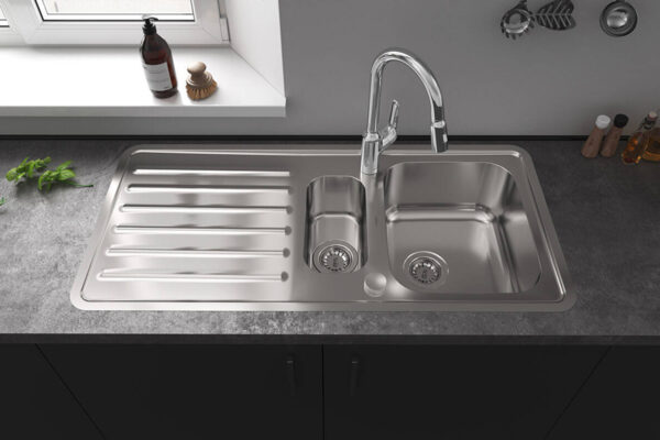 Stainless steel sink: why choose it and how to keep it perfect over time