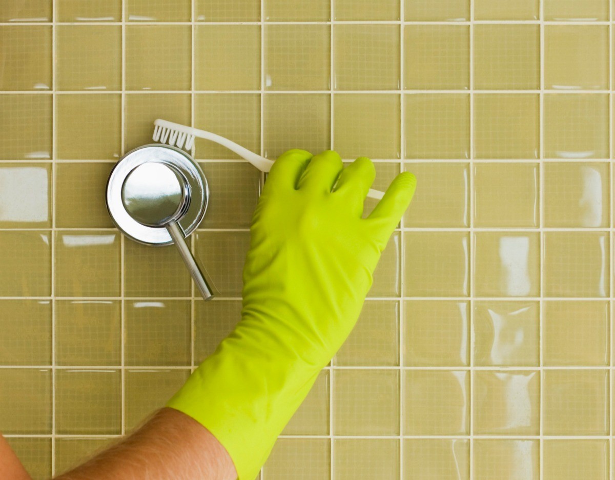 toothbrush-cleaning-shower