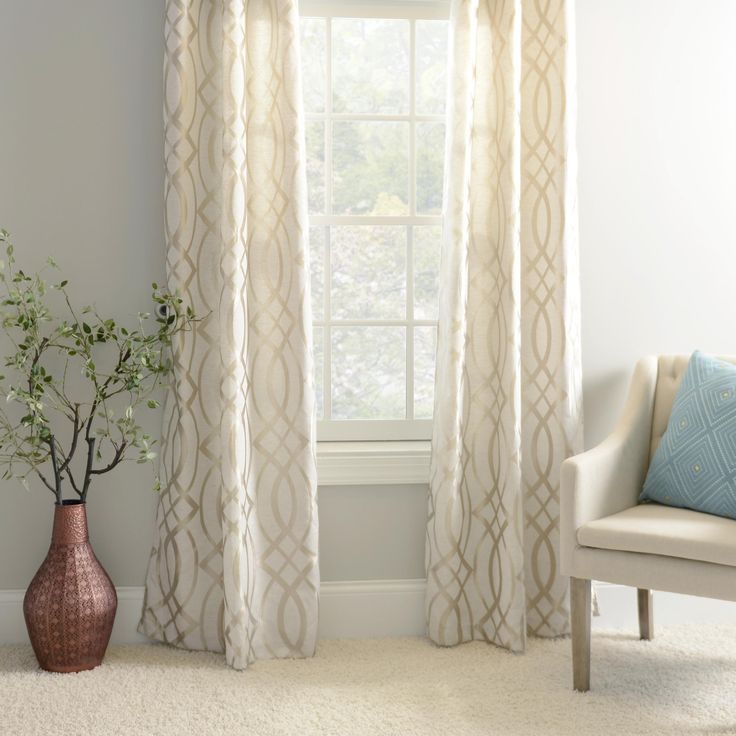 Curtains with geometric decorations