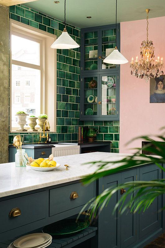 color-green-english-kitchen-corner