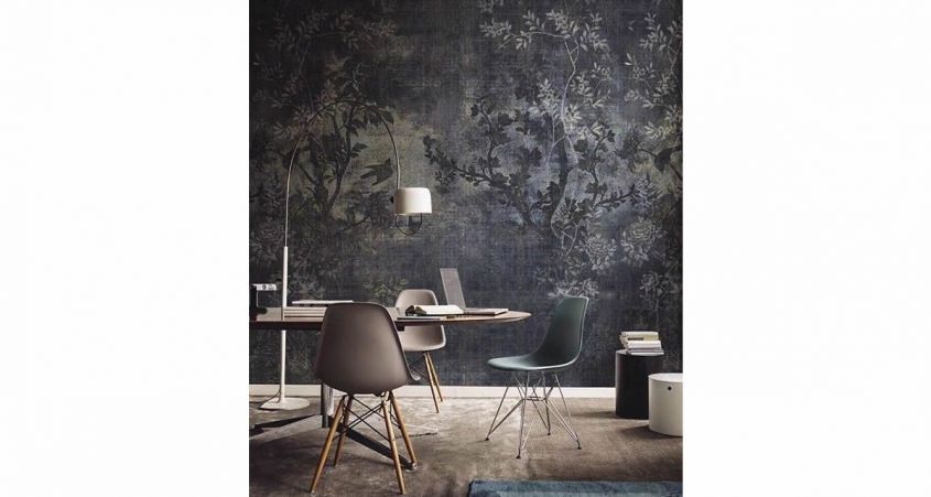 Walls with dark gray wallpaper