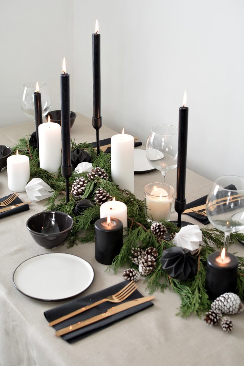 Scandinavian-Christmas-decorations-set-table