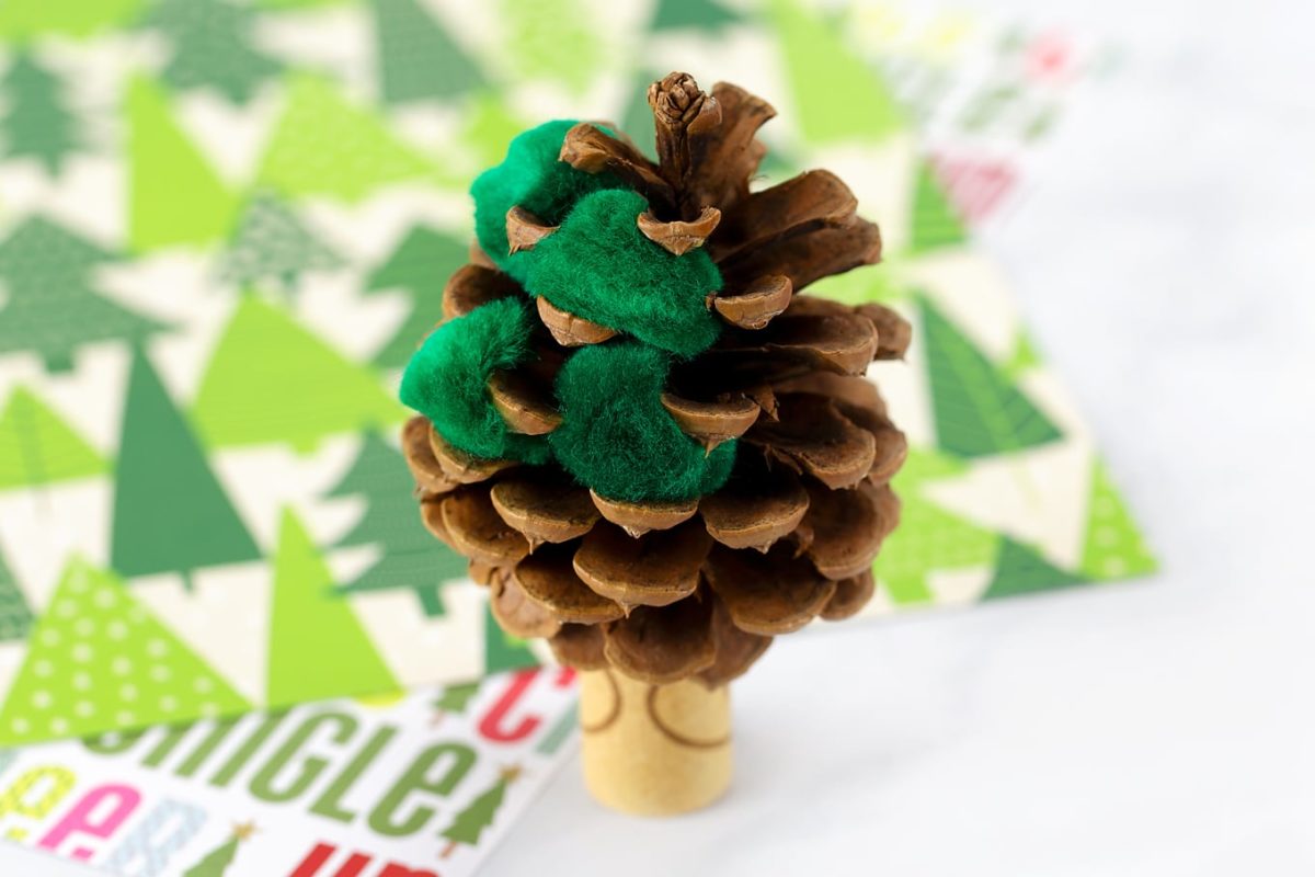 Christmas-decorations-corks-pine cone