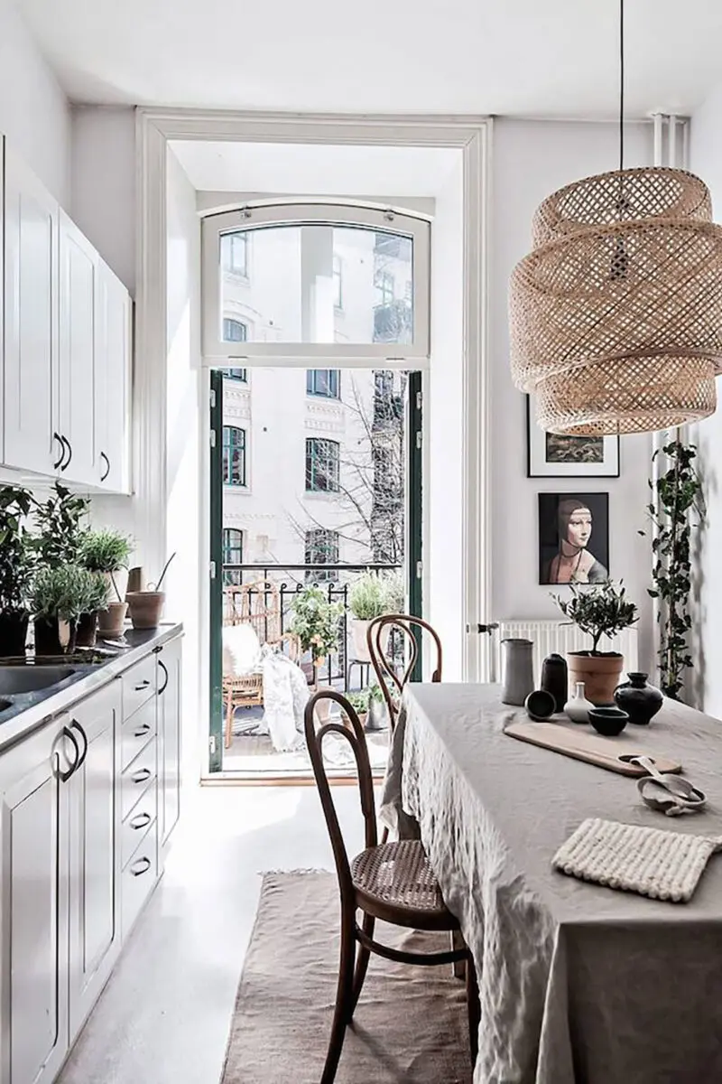 Scandinavian-rectangular-kitchen-with-retro-inspirations