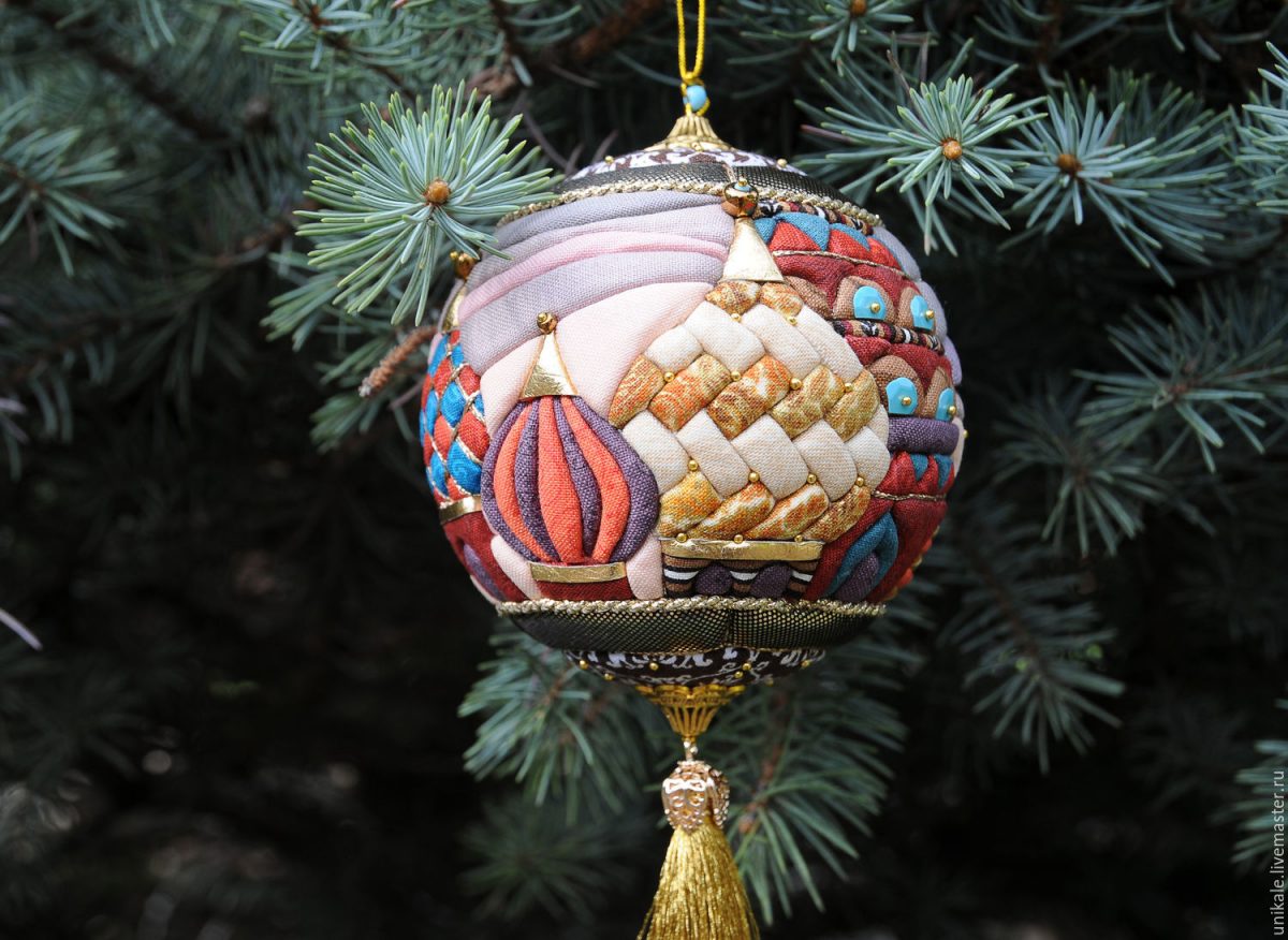 patchwork-made-christmas-ball