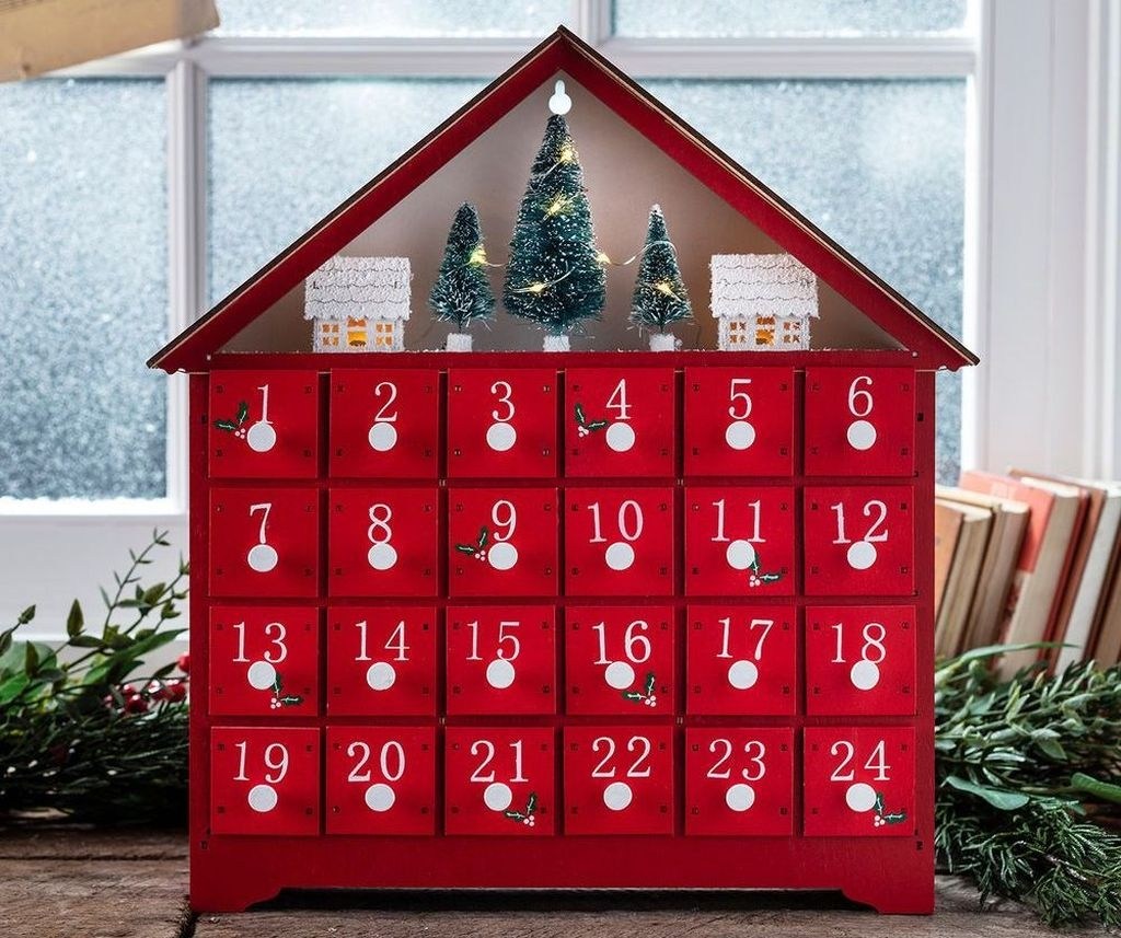 Christmas-decorations-wood-house-calendar