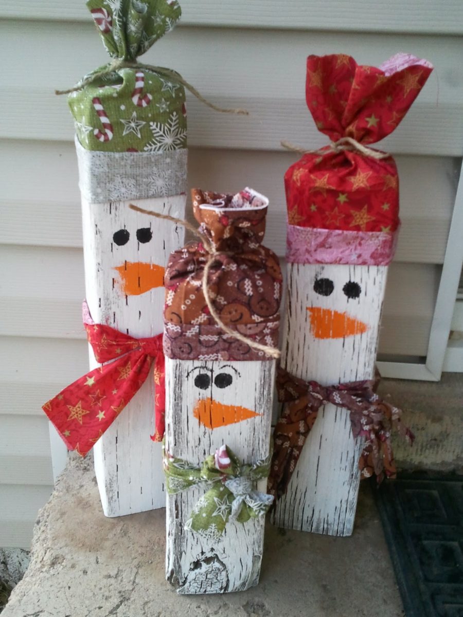 wooden-fence-Christmas-decorations