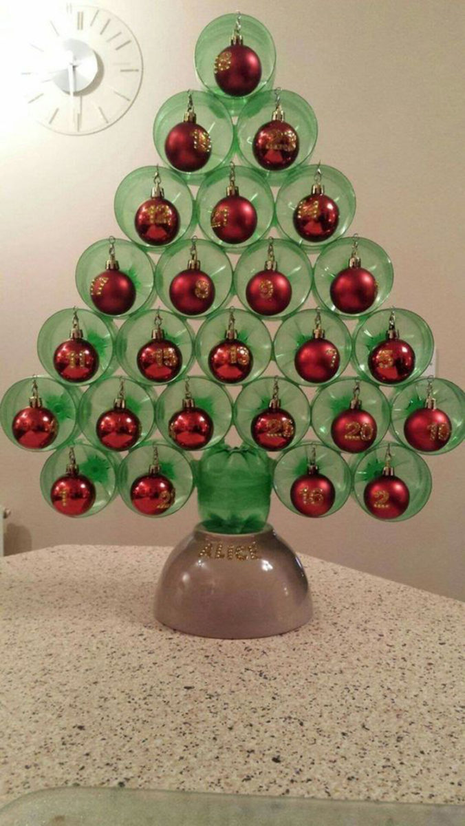 Christmas-decorations-glass-jars-big-tree