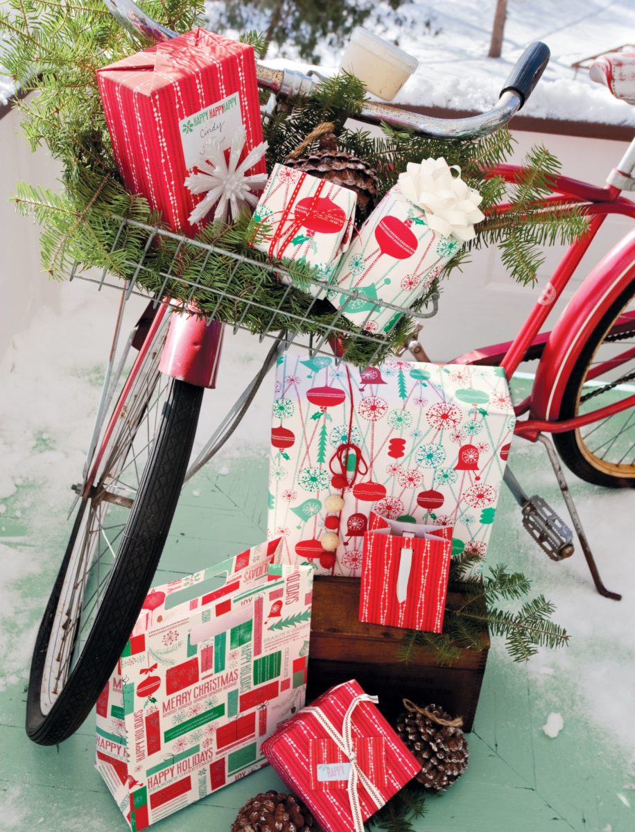 Christmas-decoration-bike-gifts