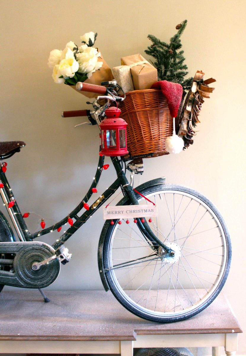 Christmas-decoration-bike-basket