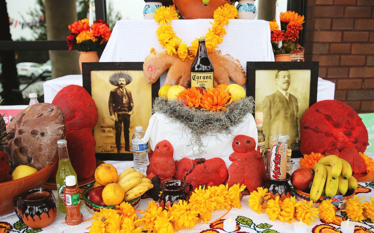 halloween-decorations-mexican-style-party-altar