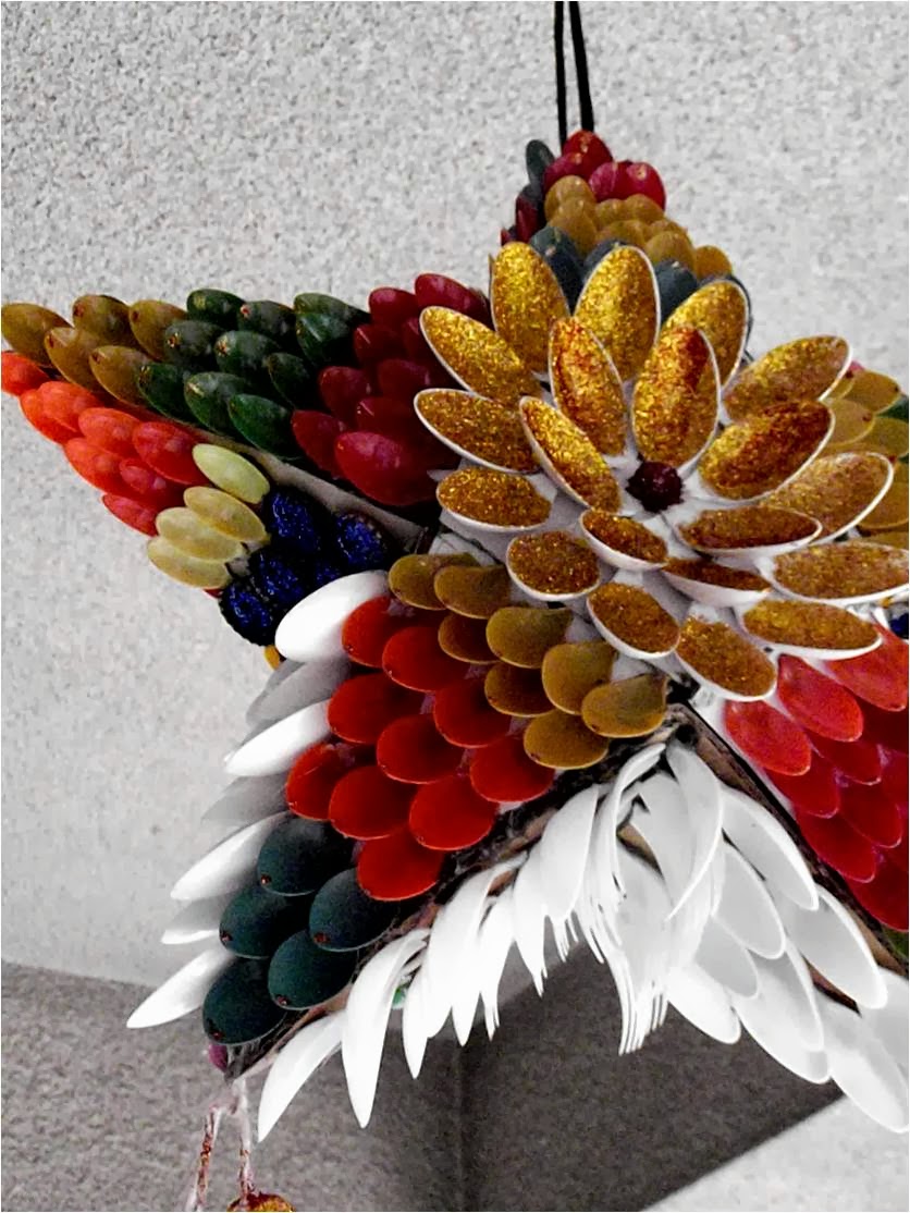 christmas-decorations-plastic-flower-spoons