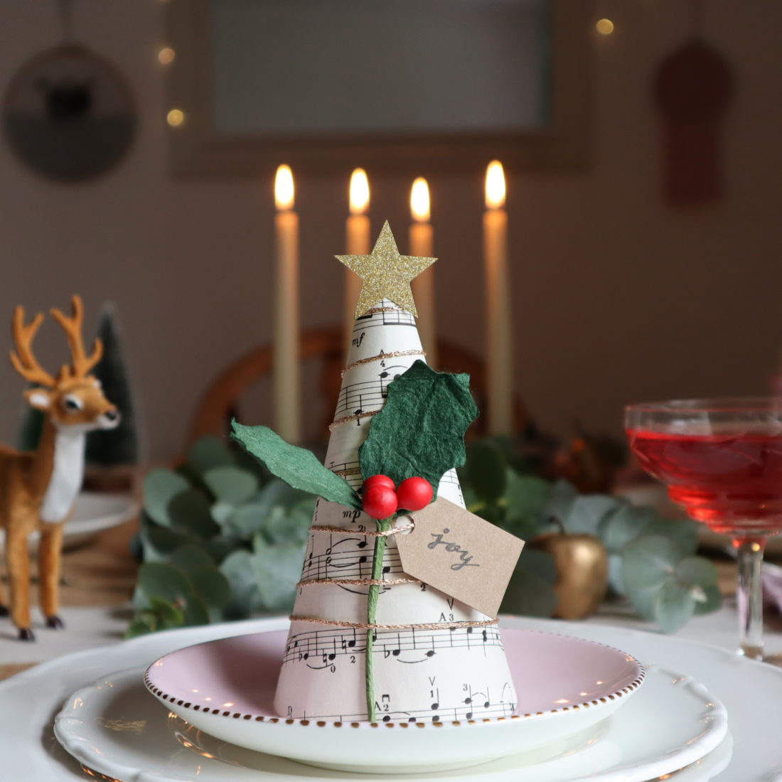 Christmas-decorations-paper-table